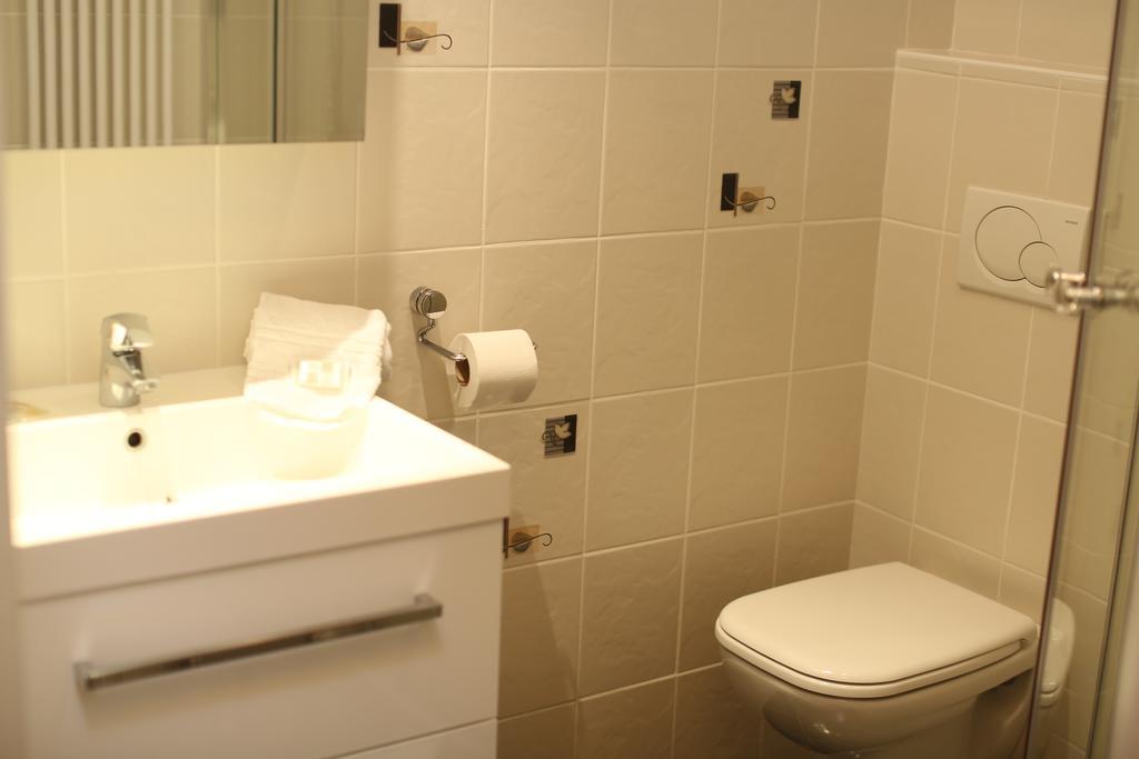 Hotel Du Centre Sergy  Экстерьер фото